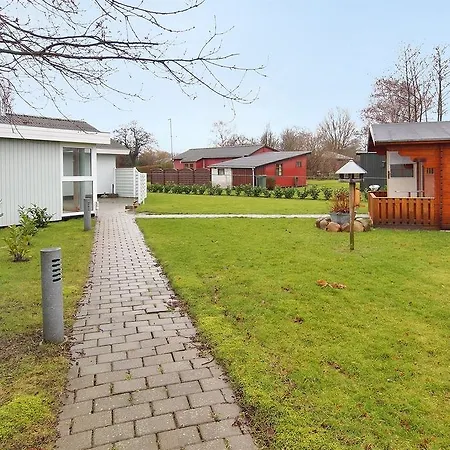 Two-bedroom Holiday Strandvej 04 度假居 *