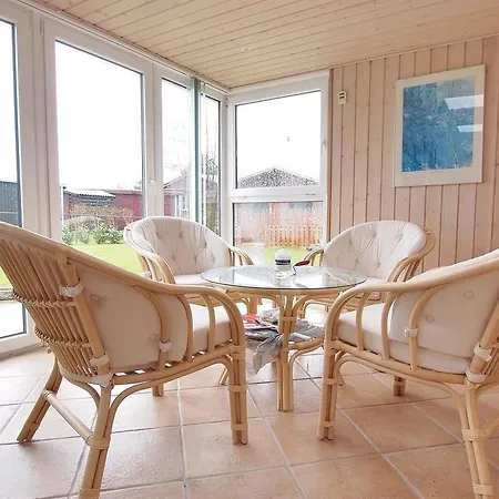 Two-bedroom Holiday Strandvej 04 度假居 *