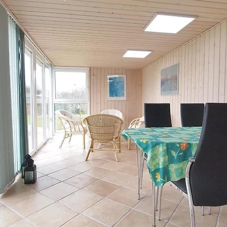Two-bedroom Holiday Strandvej 04 度假居 Tårup